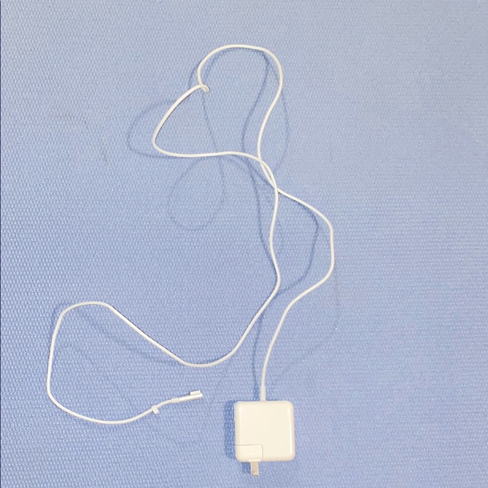 Apple Compatible White Charger Model No: A1244 A1269 A1270 A1466